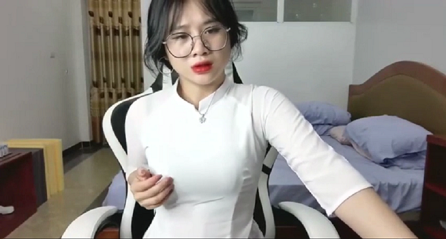 Clip Anna Gấu thủ dâm