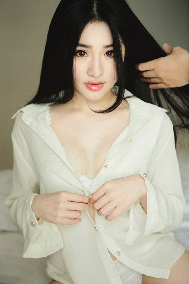 hotgirl Kim Ngân lộ clip ảnh nóng