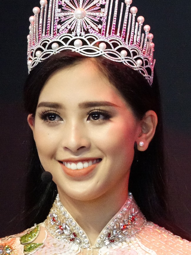 Trần Tiểu Vy lộ clip ảnh nóng