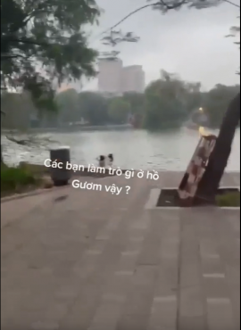 Clip 2 cô gái tắm tiên ở hồ gươm cực hot