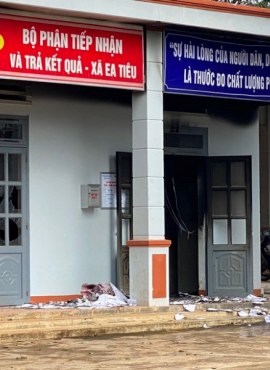 Clip mới nhất vụ nhóm người tấn công 2 trụ sở công an ở Đắk Lắk