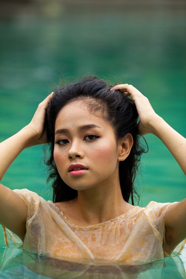 Hoàng Quyên có sắc đẹp tự nhiên.