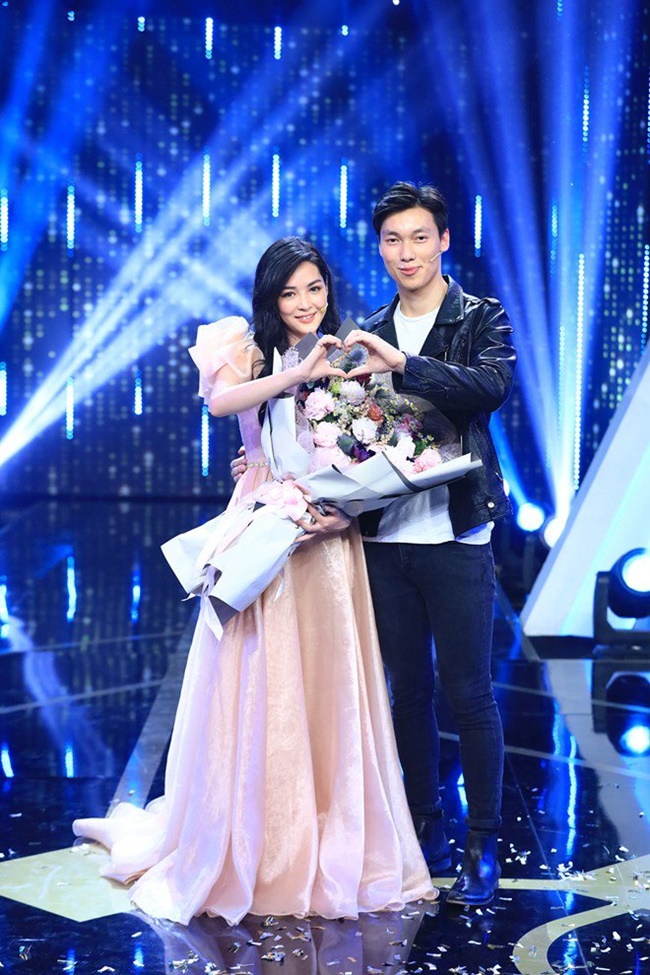 Thu Ngọc rạng rỡ